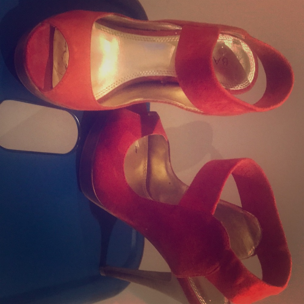 Bakers opened toe pumps, the color is a redorange
